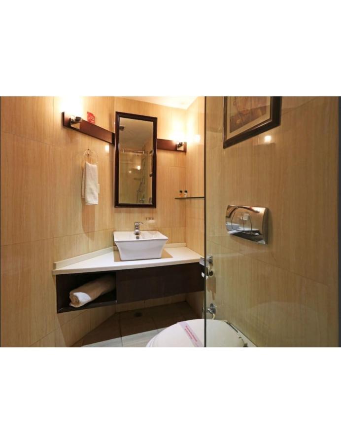 Hotel D Grand, 巴雷利 外观 照片
