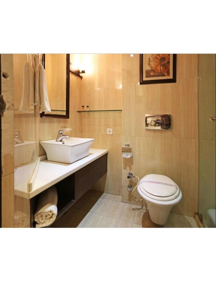 Hotel D Grand, 巴雷利 外观 照片