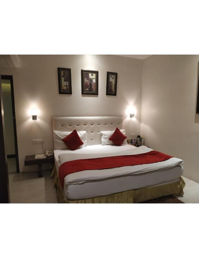 Hotel D Grand, 巴雷利 外观 照片