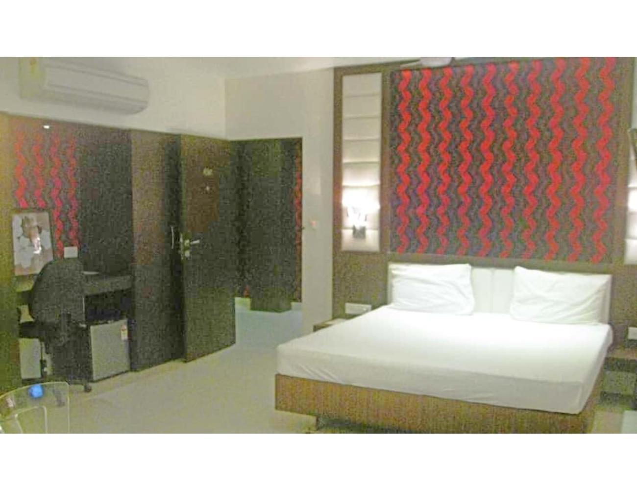 Hotel D Grand, 巴雷利 外观 照片
